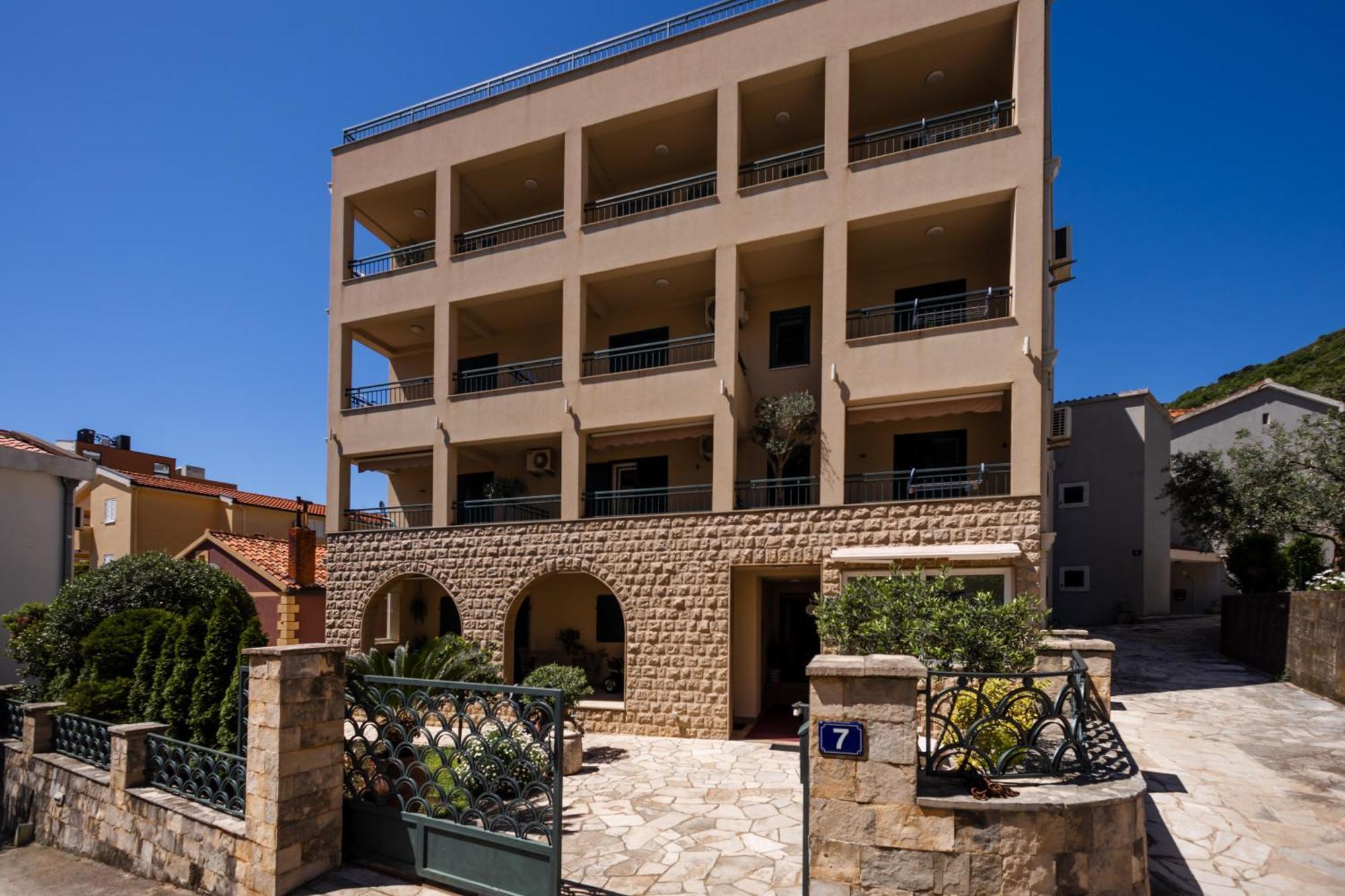 Guest House Medin Petrovac Luaran gambar